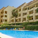 Sea View & Golf Frontline 2-bedroom In Duquesa *